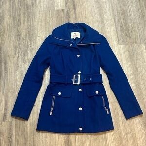 Gorgeous GUESS blue wool belted jacket coat. Zipper pockets. Lined. EEUC.